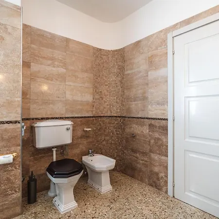 Noctis לינה וארוחת בוקר 4*