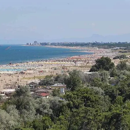 לינה וארוחת בוקר Noctis 4*