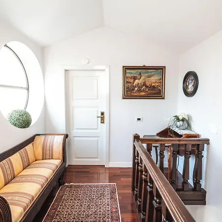 לינה וארוחת בוקר Noctis ראבנה