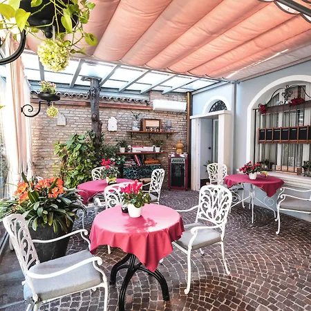 Noctis לינה וארוחת בוקר ראבנה